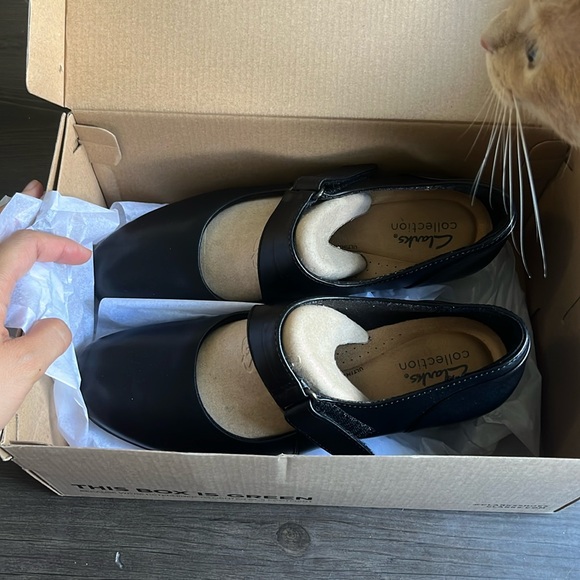 Clarks Emslie Lulin | Mary jane heal/pumps |Black Leather | us8M - Picture 2 of 7